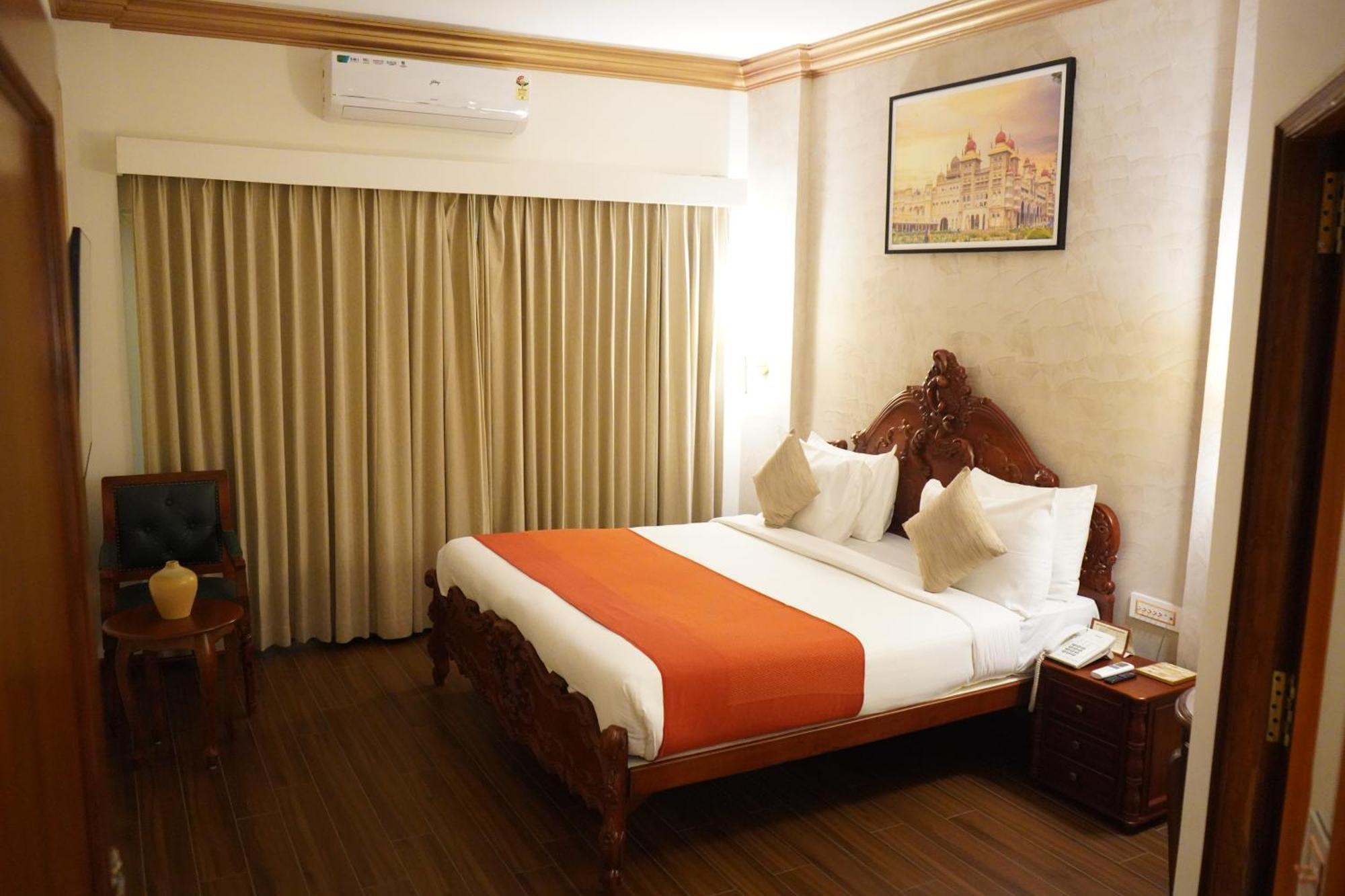 Nalapad'S Hotel Bangalore International Kültér fotó