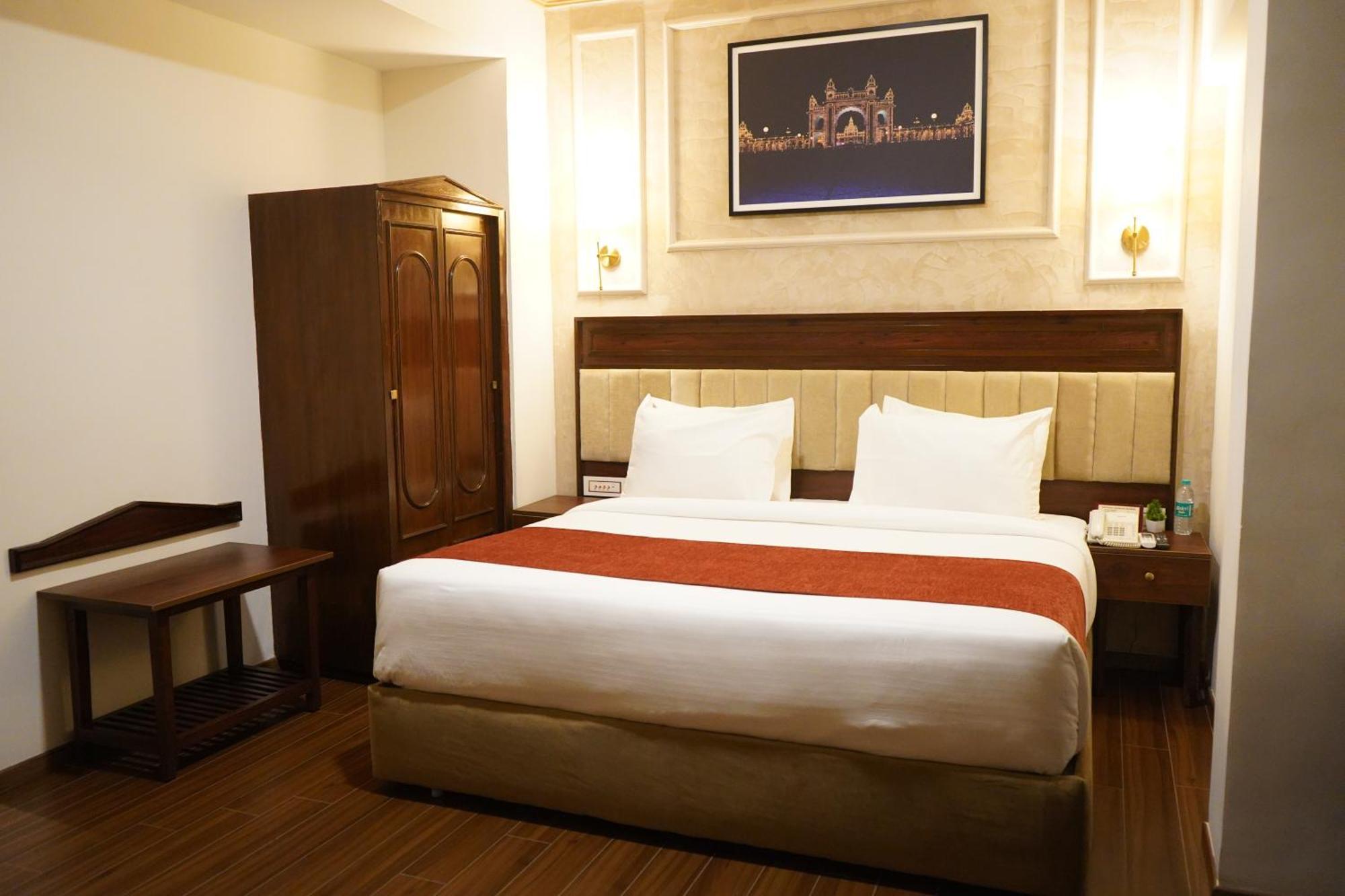 Nalapad'S Hotel Bangalore International Kültér fotó