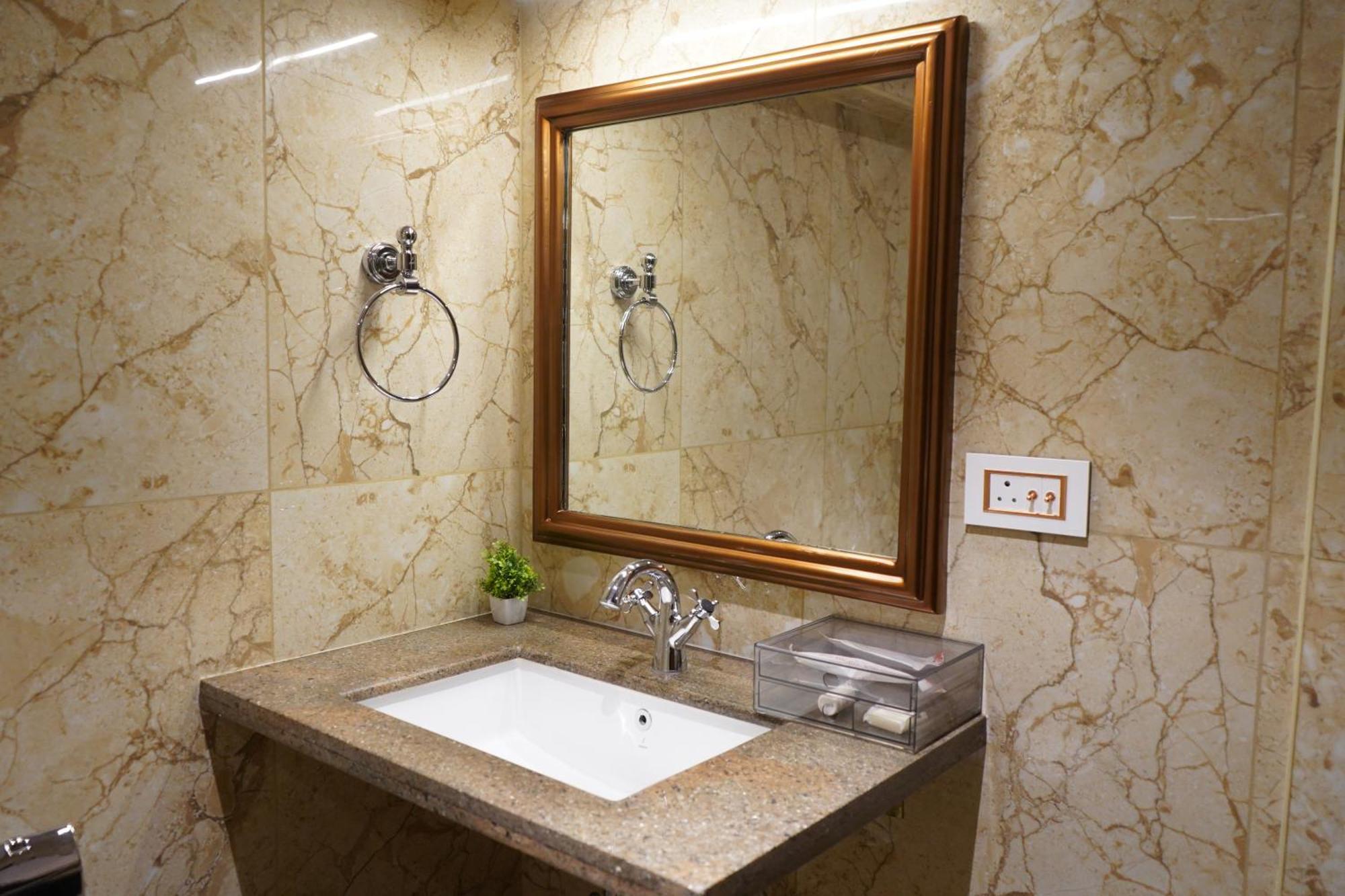 Nalapad'S Hotel Bangalore International Kültér fotó