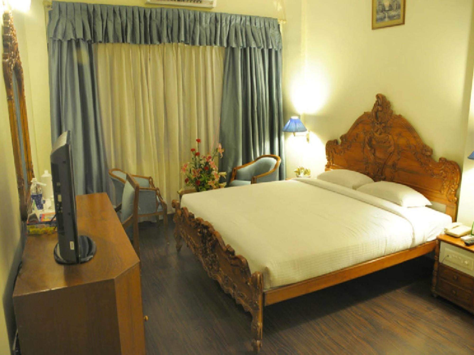 Nalapad'S Hotel Bangalore International Kültér fotó